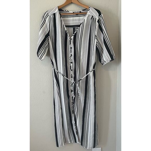 Women's Fashion Union Black and White Stripped Dress w Side Slits Size US large - Picture 6 of 6